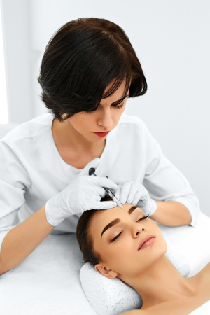 Beauty Face. Plastic Surgery. Doctor Making Cosmetic Anti-aging Injection With Syringe Into Woman's Face In Beauty Salon. Reduction Of Wrinkles Treatment. Cosmetology. Mesotherapyの写真素材
