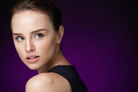 Natural Makeup. Portrait Attractive Young Woman With Fresh Soft Smooth Clean Skin And Perfect Facial Make-up. Closeup Beautiful Sexy Girl Posing On Dark Background. Cosmetic Concept. High Resolutionの写真素材