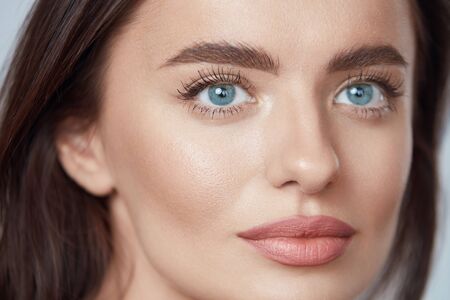 Beauty. Beautiful Brunette Woman Close Up Portrait. Blue-Eyed Model With Perfect Skin And Natural Daily Makeup Looking Away.の写真素材