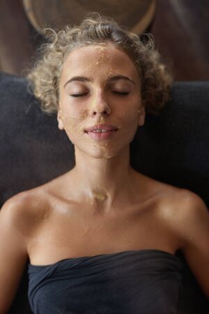 Spa Face Mask. Skin Care Beauty Treatment. Relaxed Woman On Natural Cosmetics Facial Procedure.の写真素材