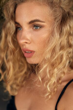 Beautiful Woman. Sexy Natural And Healthy Look Model. Nude Makeup In Beauty Portrait. Female Curly Blonde Hairstyle.の写真素材