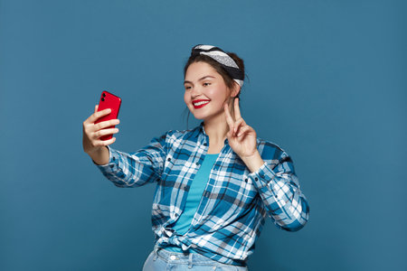 Happy Woman Making Selfie Smartphone. Plus Size Girl Smiling And Gesturingの写真素材