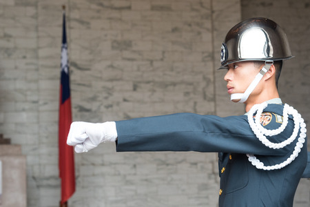 TAIPEI, TAIWAN - MARCH 3: The bronze statue of Chiang Kai-shek and Changing of guards procession inside Chiang Kai-Shek memorial hall on March 3, 2017 in Taipei, Taiwan.のeditorial素材