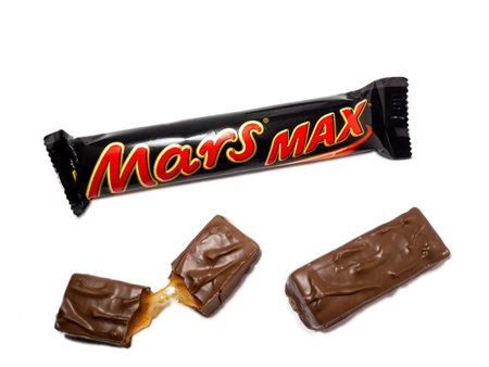 Kazan, Russia. 11.05.2021 
Mars chocolate bar on a white background. Slices of chocolate.
Nougat and caramel.のeditorial素材