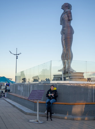 Batumi, Georgia. 11.15.2022 Landmark of Batumi. Moving sculptures. Ali and Nino. metal people. monument. tourist method. sechanism.のeditorial素材