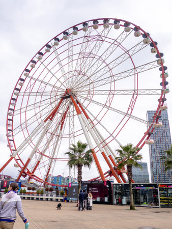 Batumi, Georgia. 02.10.2023 Ferris wheel on a cloudy day. Cloudy sky. Ferris wheel in an amusement park. Winter in the Black Sea resort. Batumi.のeditorial素材