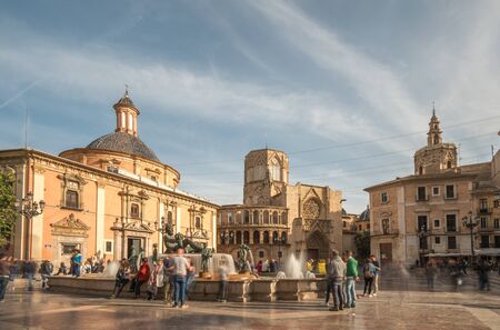 VALENCIA, SPAIN, April 02, 2018: Virgin square in Valencia, Spain, with the historical cathedralのeditorial素材