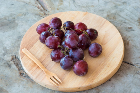 red grapes on a wooden tableの写真素材