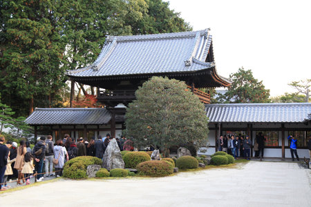 Tofukuji Temple  : KYOTO - 25 Nov 2017: Crowds gather at Tofukuji Temple to celebrate the autumn maple leave festival in Kyoto, Japanのeditorial素材