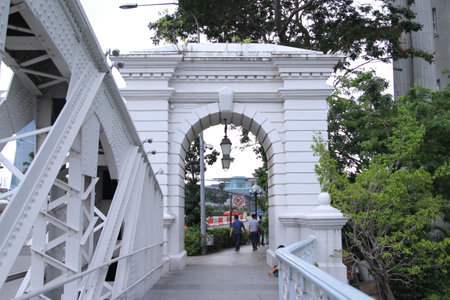 SINGAPORE - APRIL 10,2016 : The Cavenagh Bridge at Singapore.のeditorial素材