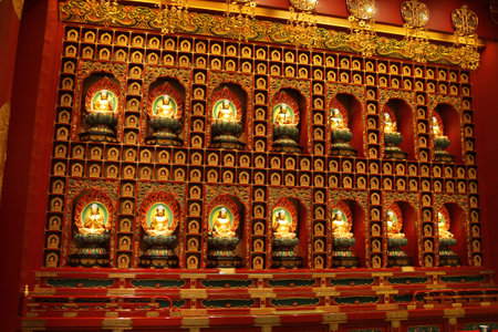 CHINATOWN SINGAPORE - April 11, 2016 : An interior view of the richly ornate Buddha Tooth relic temple in Chinatown, Singapore.のeditorial素材