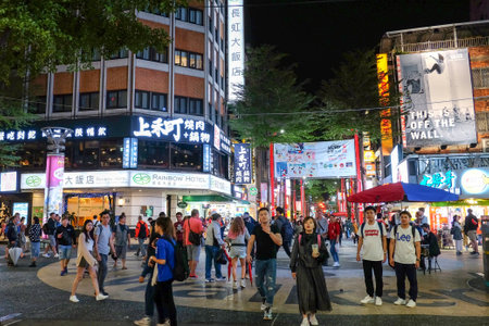 Taipei, Taiwan-October 11 2018:Ximending night market the most famous in taiwan people visit .のeditorial素材
