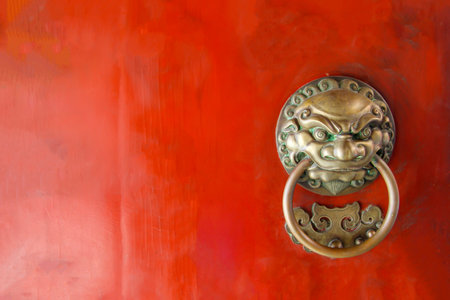 The red old door in front of Buddha Tooth Relic Temple, Singapore.のeditorial素材