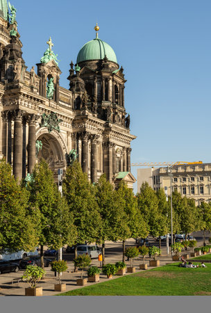Berlin, Germany- September 18, 2018: the park Lustgarten , the Berliner Dom on Museum Island, one of Museum Island's main landmarksのeditorial素材