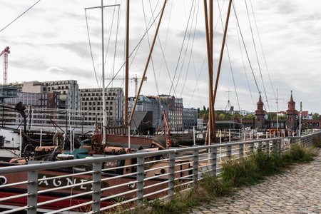 Berlin, Germany- October 6, 2019: Walk along the waterfront of the river Spree near the Oberbaunum bridgeのeditorial素材