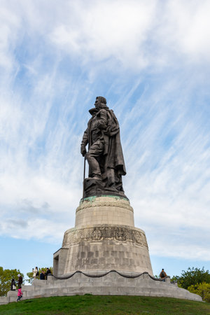 Berlin, Germany- October 6, 2019: the Soviet War Memorial in the Treptower Parkのeditorial素材