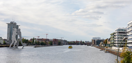 Berlin, Germany- October 6, 2019: view of the Oberbaunum Bridge and TV tower and the Spree river from the Elsen Bridge , Molecule Manのeditorial素材