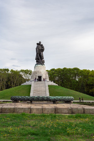 Berlin, Germany- October 6, 2019: the Soviet War Memorial in the Treptower Parkのeditorial素材