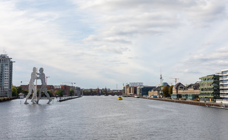 Berlin, Germany- October 6, 2019: view of the Oberbaunum Bridge and TV tower and the Spree river from the Elsen Bridge , Molecule Manのeditorial素材