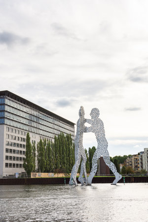 Berlin, Germany- October 6, 2019: view of the other shore from the Spree river embankment between the Oberbaunum bridge and Elsen Bridge, Molecule Manのeditorial素材
