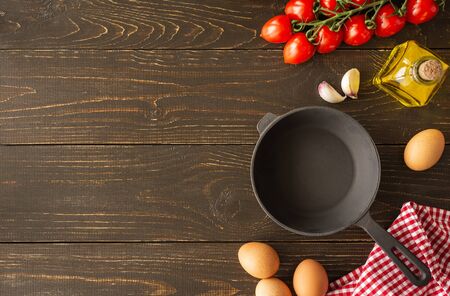 Black pan on brown woodenの写真素材