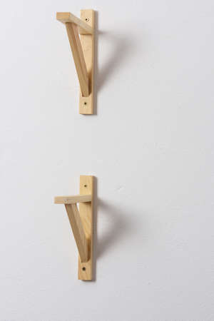 The process of attaching a wooden shelf to the wall, shelf cornersの写真素材