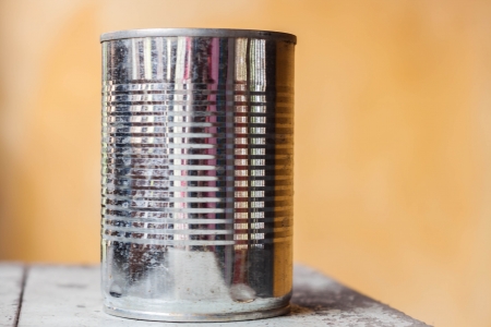 Closeup empty aluminum recycling can on wood tableの写真素材