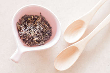 Oolong tea in ceramic cup and empty wooden spoons, stock photoの写真素材
