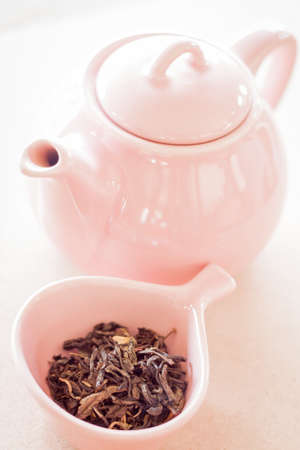 Oolong tea in ceramic cup and jar, stock photoの写真素材