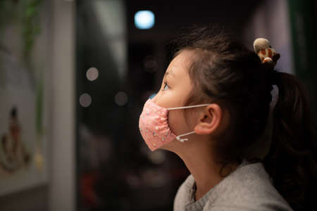 Girl visits the museum wearing a maskの写真素材