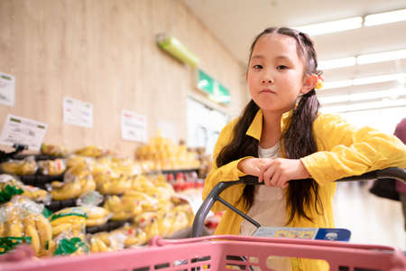 Girl shopping in a supermarketの写真素材