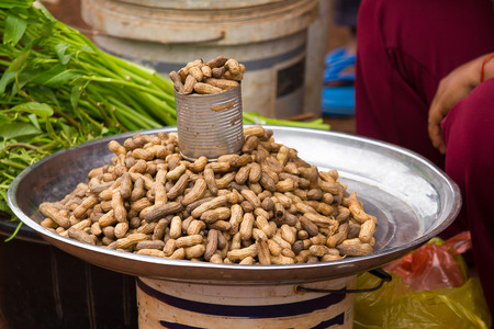 Boiled peanuts in cans Placed on the tray for saleの写真素材