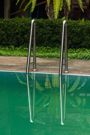 Popular pool ladder step made of stainless steel To use for a long time.