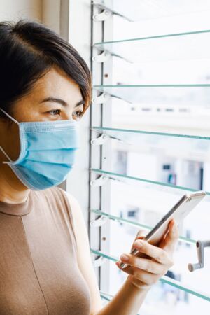 A woman with a phone in her hand And wear a mask
New ordinary with With wearing a mask in daily life
Social distance 'Work from homeの写真素材