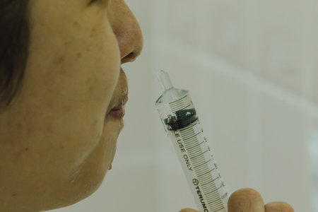 Using a syringe containing saline to rinse your nose thoroughly.の写真素材