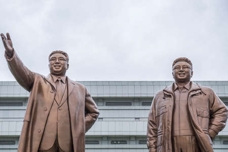 Statues of former Presidents Kim Il Sung and Kim Jong Il, Mansudae Assembly Hall on Mansu Hill, Pyongyang, North Koreaのeditorial素材
