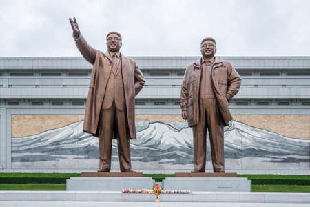 Statues of former Presidents Kim Il Sung and Kim Jong Il, Mansudae Assembly Hall on Mansu Hill, Pyongyang, North Koreaのeditorial素材