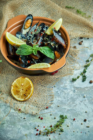 Plate with mussels on a gray backgroundの写真素材