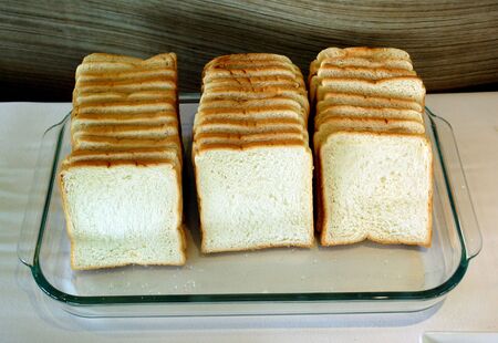 white breads slicedの写真素材