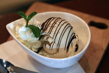 ice cream vanilla with chocolate toppingの写真素材