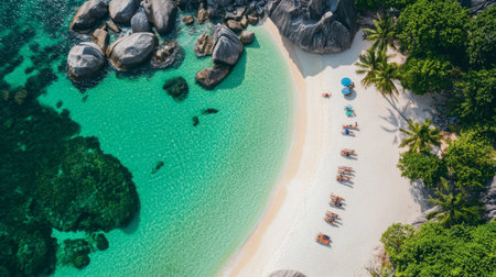 Aerial view of Koh Phangans famous Haad Yuan Beach, a tropical escape.の素材