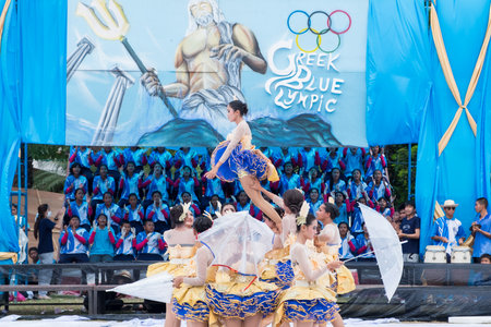 AYUTTHAYA THAILAND - SEPTEMBER 28 : Cheerleader student Bangpra-in "rachanukoah1" school have got sport day at Bangpra-in "rachanukoah1" school on september 28,2015 in Ayutthaya Thailand.のeditorial素材