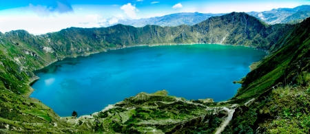 Volcano crater lake panorama, Quilotoa, Ecuadorの写真素材