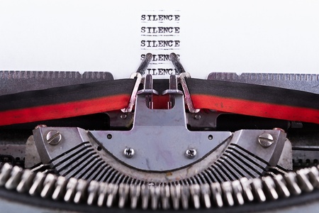  Silence written on an old typewriter  の写真素材