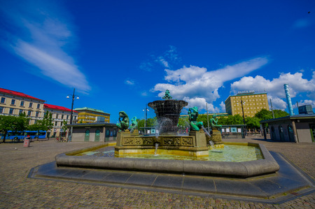 GOTHENBURG, SWEDEN - JUNE 21, 2015: Five Continents water fountain in Jarntorget Square in Gothenburg downtownのeditorial素材