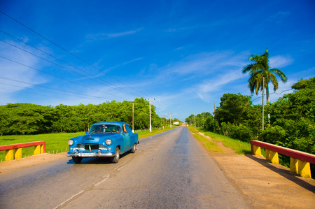 CENTRAL ROAD, CUBA - SEPTEMBER 06, 2015: American Oldtimer in the rural road system used for transportationのeditorial素材