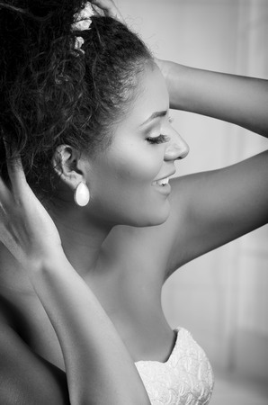 Black and white closeup portrait of beautiful african american brideの写真素材