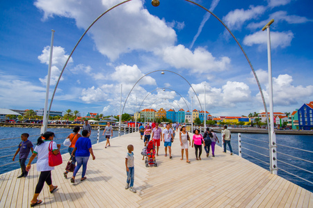 WILLEMSTAD, CURACAO - NOVEMBER 1, 2015:  Queen Emma Bridge in front of the Punda district, is a pontoon bridge across St. Anna Bayのeditorial素材