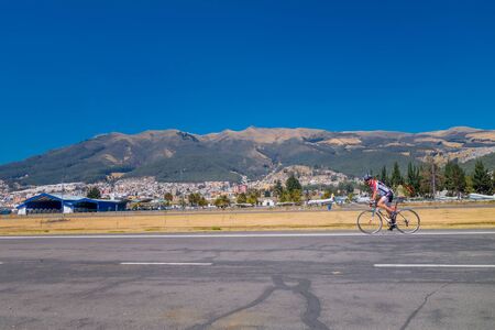 QUITO, ECUADOR - MARZO 23, 2015: Unspecified men doing excercise at park in the middle of the city, mountains mixed with city are the perfect landscape, at Parque Bicentenario in Quito, Ecuadorのeditorial素材