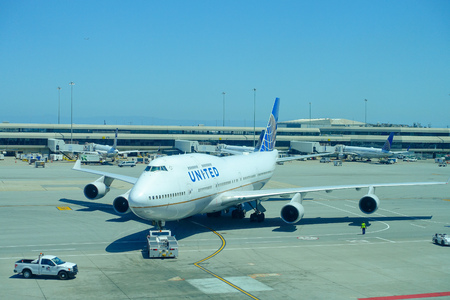 SAN FRANCISCO, CALIFORNIA - MAY 11, 2017: United Airlines planes at the Terminal in San Francisco International Airportのeditorial素材